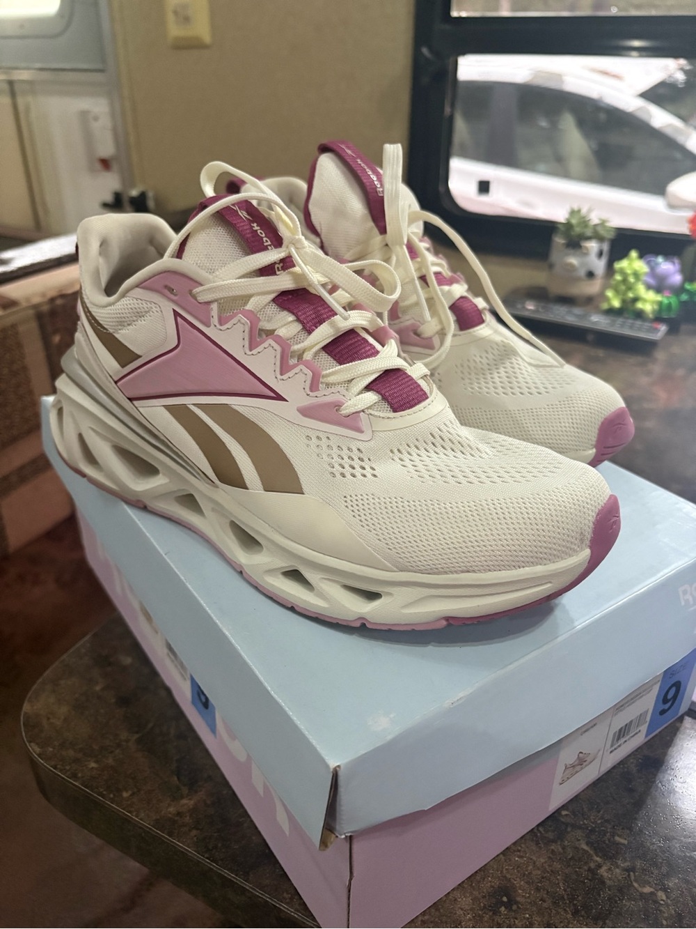 Reebok Tennis Shoes size 9